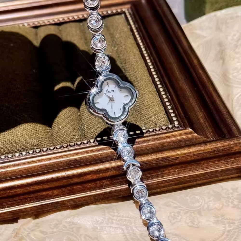 Alhambra Crystal Clover Elegance Bracelet Watch - Picture 7 of 7